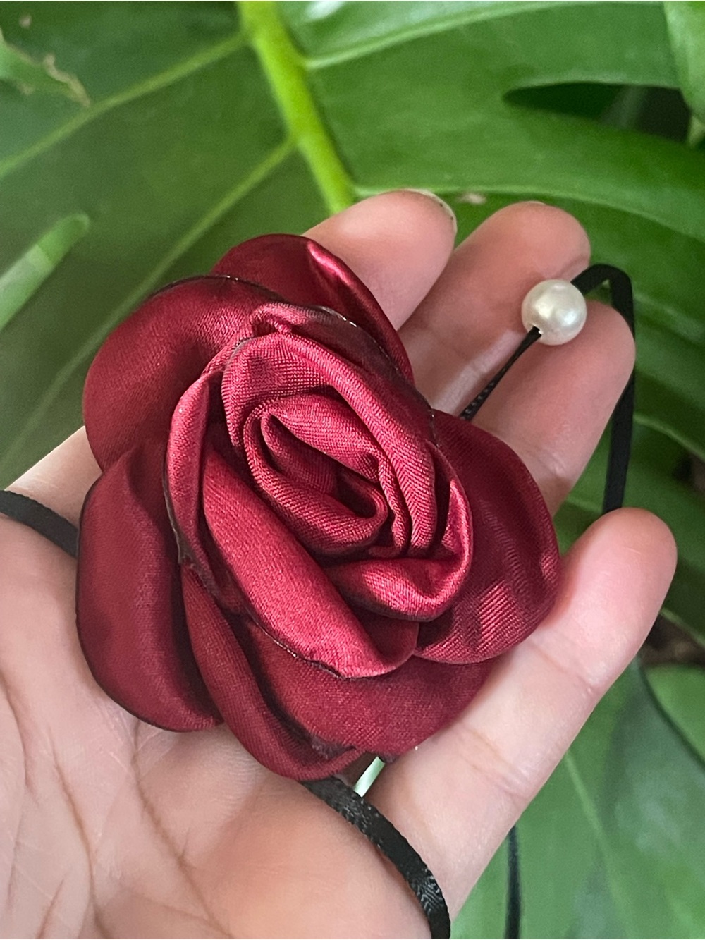 Elegant Red Rose Flower Choker Necklace - Picture 3 of 3